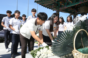 칠곡군 8.15광복절 독립유공자 기념비 헌화