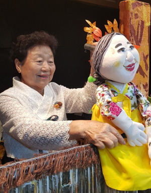  ‘신나는할매할배 인형극단’ 교육문화회관서 열연