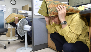 예측할 수 없는 지진, 지진대피훈련으로 경각심 일깨워