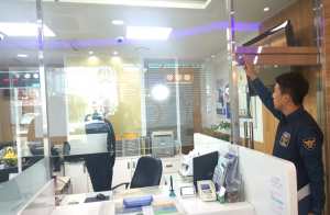 금융기관에 데스크 방범창, 비상벨 설치