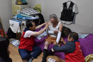 장애인종합복지관, 시원한 여름나기 지원 물품 전달