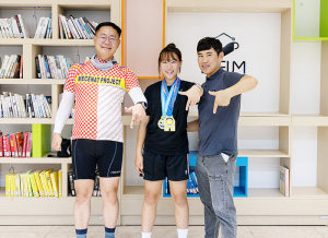 태클 하나로 남학생 꺾고… 레슬링 전국 1위 오른 여자 초등생 ‘화제’