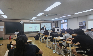 전문직업인 16명 초청 진로특강 및 직업체험
