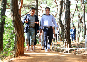 경북도, 천년숲 황톳길 새단장! 맨발로 걷고 건강도 채우세요