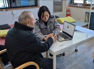 칠곡경찰서, 치매노인 실종 예방을 위한 ‘찾아가는 지문 등록’ 실시