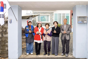 독립유공자 후손 찾아간 ‘3월의 산타’…칠곡 여성들, 마음 모았다