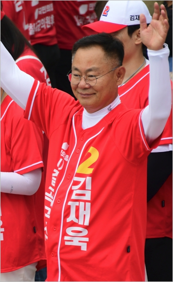 김재욱 군수 후보 “압도적 결과로 더 큰 칠곡을”