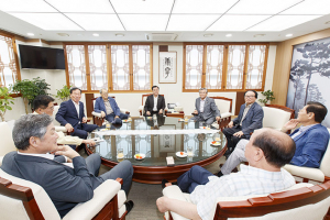 김희수 경상북도의회 의장, 역대 의장들과 오찬간담회 가져
